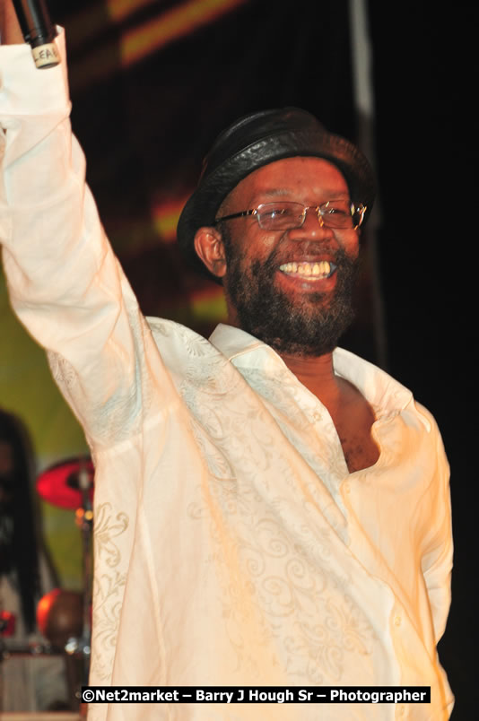 Beres Hammond @ Unite The People An International Reggae Fest, Featuring: Beres Hammond, Coco T, Queen Ifrica, Khalil, Cameal Davis, Iley Dread, Rochelle, Geoffrey Star, Ras Penco, Kool DeLoy, Otis Gayle, J.McKay, Tiney Winey, Venue at Norman Manley Boulevard, Negril, Westmoreland, Jamaica - Saturday, April 4, 2009 - Photographs by Net2Market.com - Barry J. Hough Sr, Photographer/Photojournalist - Negril Travel Guide, Negril Jamaica WI - http://www.negriltravelguide.com - info@negriltravelguide.com...!