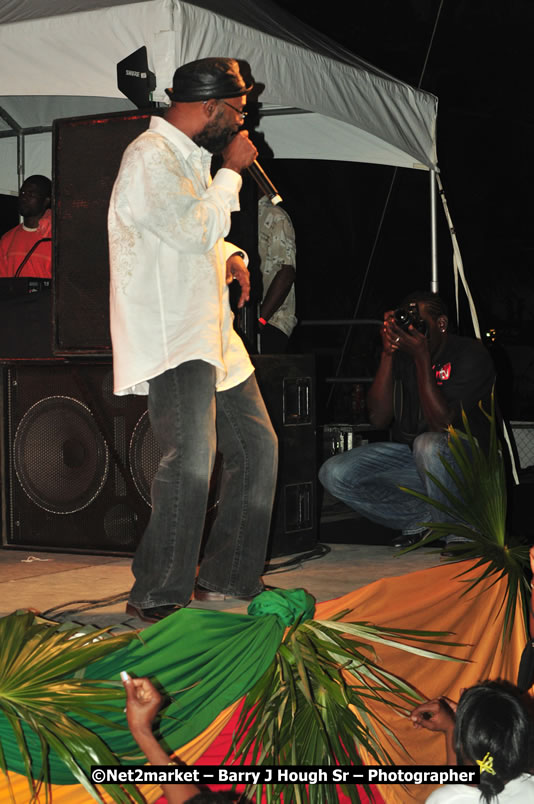 Beres Hammond @ Unite The People An International Reggae Fest, Featuring: Beres Hammond, Coco T, Queen Ifrica, Khalil, Cameal Davis, Iley Dread, Rochelle, Geoffrey Star, Ras Penco, Kool DeLoy, Otis Gayle, J.McKay, Tiney Winey, Venue at Norman Manley Boulevard, Negril, Westmoreland, Jamaica - Saturday, April 4, 2009 - Photographs by Net2Market.com - Barry J. Hough Sr, Photographer/Photojournalist - Negril Travel Guide, Negril Jamaica WI - http://www.negriltravelguide.com - info@negriltravelguide.com...!