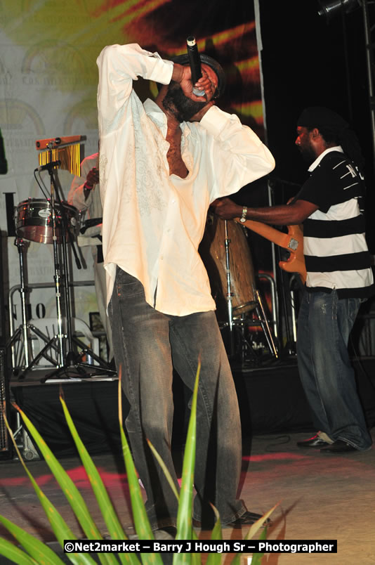 Beres Hammond @ Unite The People An International Reggae Fest, Featuring: Beres Hammond, Coco T, Queen Ifrica, Khalil, Cameal Davis, Iley Dread, Rochelle, Geoffrey Star, Ras Penco, Kool DeLoy, Otis Gayle, J.McKay, Tiney Winey, Venue at Norman Manley Boulevard, Negril, Westmoreland, Jamaica - Saturday, April 4, 2009 - Photographs by Net2Market.com - Barry J. Hough Sr, Photographer/Photojournalist - Negril Travel Guide, Negril Jamaica WI - http://www.negriltravelguide.com - info@negriltravelguide.com...!