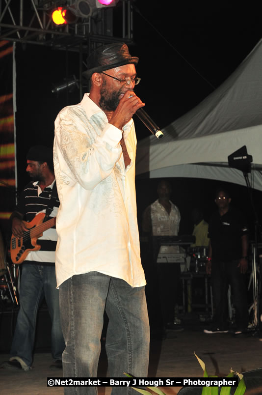 Beres Hammond @ Unite The People An International Reggae Fest, Featuring: Beres Hammond, Coco T, Queen Ifrica, Khalil, Cameal Davis, Iley Dread, Rochelle, Geoffrey Star, Ras Penco, Kool DeLoy, Otis Gayle, J.McKay, Tiney Winey, Venue at Norman Manley Boulevard, Negril, Westmoreland, Jamaica - Saturday, April 4, 2009 - Photographs by Net2Market.com - Barry J. Hough Sr, Photographer/Photojournalist - Negril Travel Guide, Negril Jamaica WI - http://www.negriltravelguide.com - info@negriltravelguide.com...!