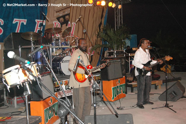 Freddie McGregor @ Western Consciousness 2007 - Presented by King of Kings Productons - Saturday, April 28, 2007 - Llandilo Cultural Centre, Savanna-La-Mar, Westmoreland, Jamaica W.I. - Negril Travel Guide, Negril Jamaica WI - http://www.negriltravelguide.com - info@negriltravelguide.com...!