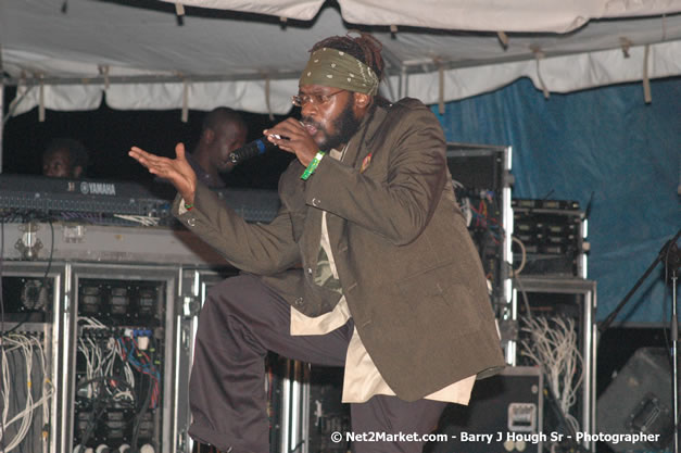 Tarrus Riley @ Western Consciousness 2007 - Presented by King of Kings Productons - Saturday, April 28, 2007 - Llandilo Cultural Centre, Savanna-La-Mar, Westmoreland, Jamaica W.I. - Negril Travel Guide, Negril Jamaica WI - http://www.negriltravelguide.com - info@negriltravelguide.com...!