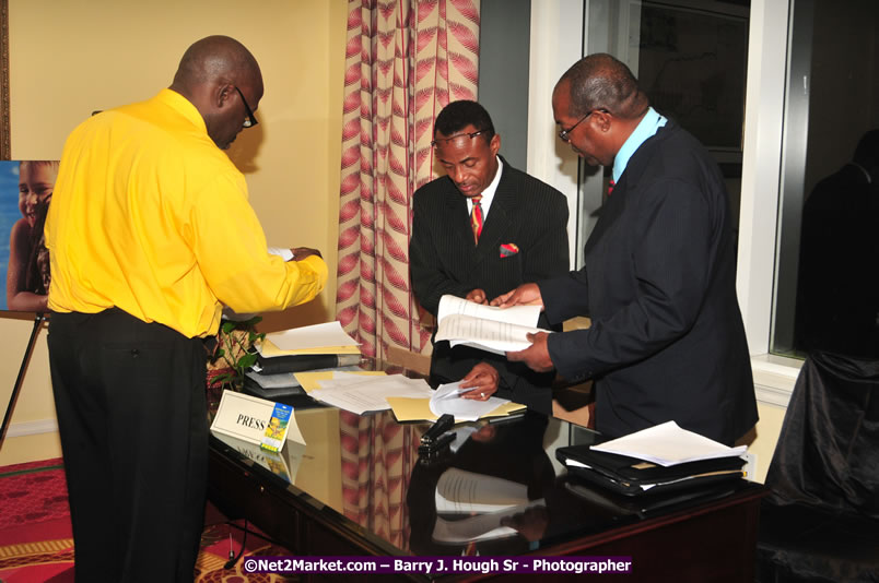 Jamaica's Olympic Athletes Reception at the Ritz Carlton - The City of Montego Bay Welcomes Our 2008 Olympians - Western Motorcade - Civic Ceremony - A Salute To Our Beijing Heros - Ritz Carlton Golf & Spa Resort, Montego Bay, Jamaica - Tuesday, October 7, 2008 - Photographs by Net2Market.com - Barry J. Hough Sr. Photojournalist/Photograper - Photographs taken with a Nikon D300 - Negril Travel Guide, Negril Jamaica WI - http://www.negriltravelguide.com - info@negriltravelguide.com...!